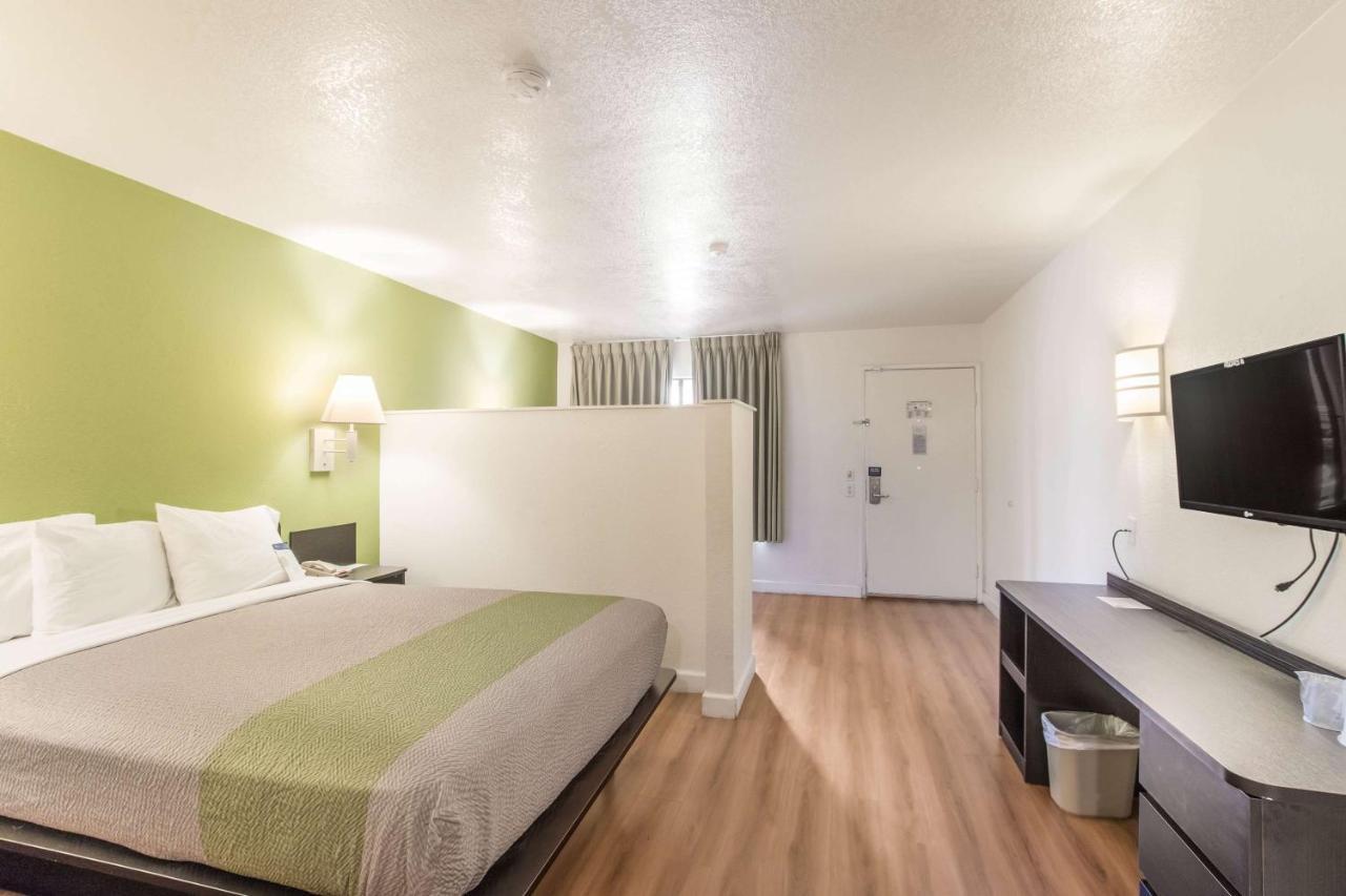 Motel 6 헤멧 외부 사진