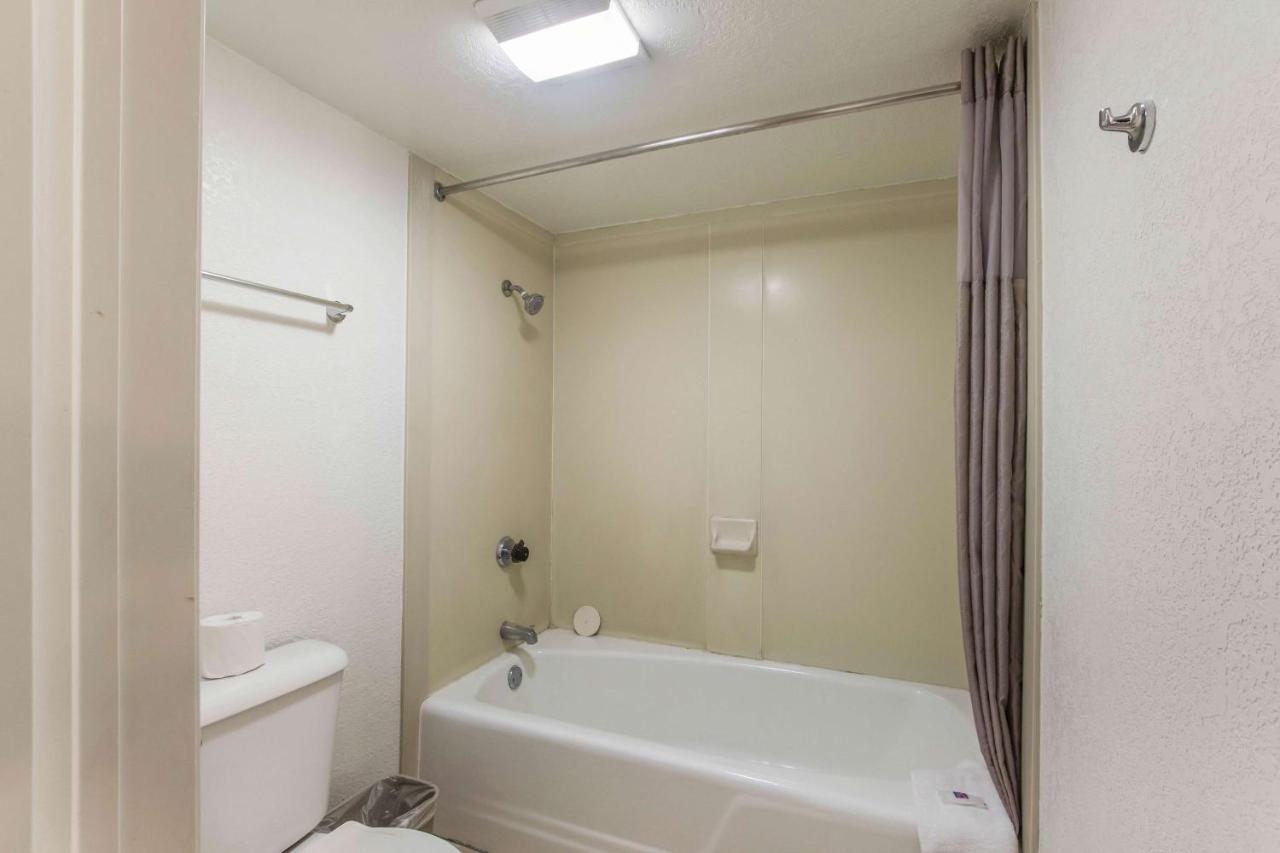 Motel 6 헤멧 외부 사진
